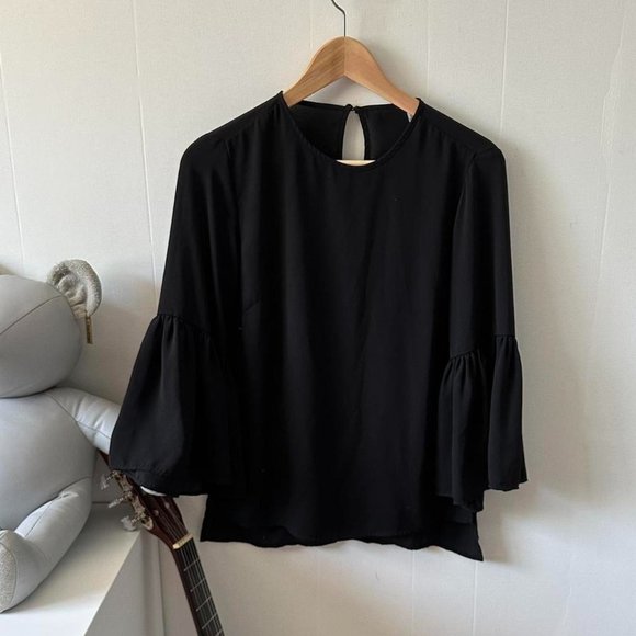 Black flowy bell sleeve blouse - Picture 1 of 8